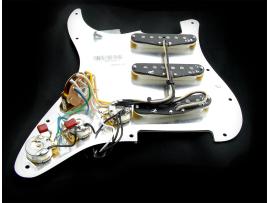 Geladenes Schlagbrett der Fender Strat Player-Serie FSR SSS Fat 60's