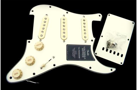 Loaded Pickguard Assembled Fender Strat® 70's Vintera 2 Parchment White